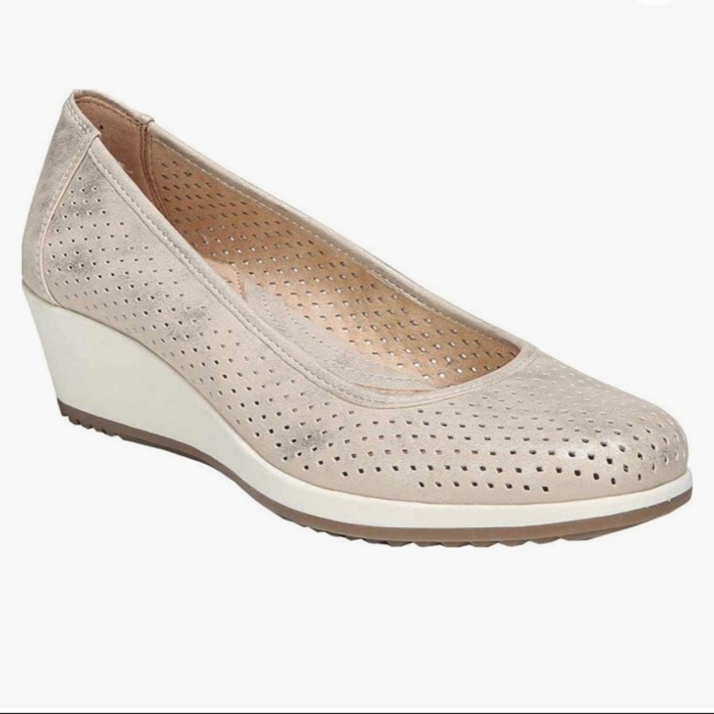 Naturalized metallic Betina 2 wedge pump, gold